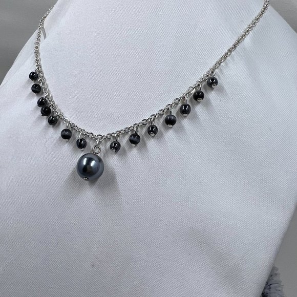 NY Silver Toned 16” Necklace with Large Dark Grey Pearl drop Pendant - Picture 3 of 4